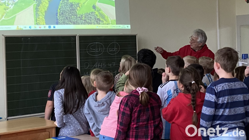Die Schüler der vier Trausnitzer Grundschulklassen beteiligten sich am Bilderrätsel über die Gemeinde Trausnitz. Bild: Christine Artmann/exb