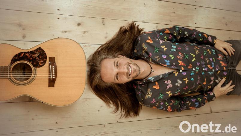 "Acoustic Entertainment für den geneigten Musik-Liebhaber" umschreibt Gitarrist Michael Dandorfer sein Soloprogramm "Fingerstyle &amp; More". Bild: Peter Martner/exb