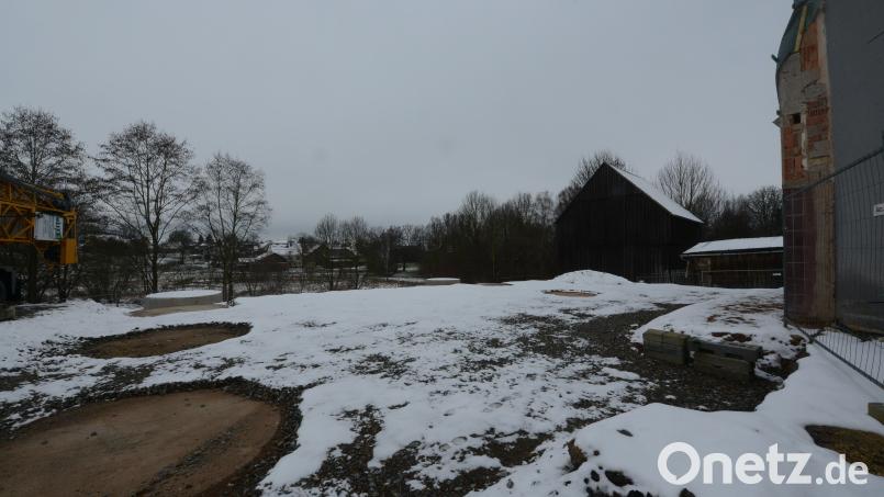Unterschiedliches Erdreich und Material aus dem Areal des bisherigen und auch künftigen Feuerwehrhauses muss entsorgt werden. Wie und in welchem Umfang, muss im Detail noch geklärt werden. Bild: bey