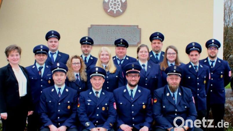 Neuwahlen standen im Mittelpunkt der Jahreshauptversammlung der Feuerwehr Schneeberg. Das Bild zeigt den neuen Vorstand. Bild: Mösbauer/exb