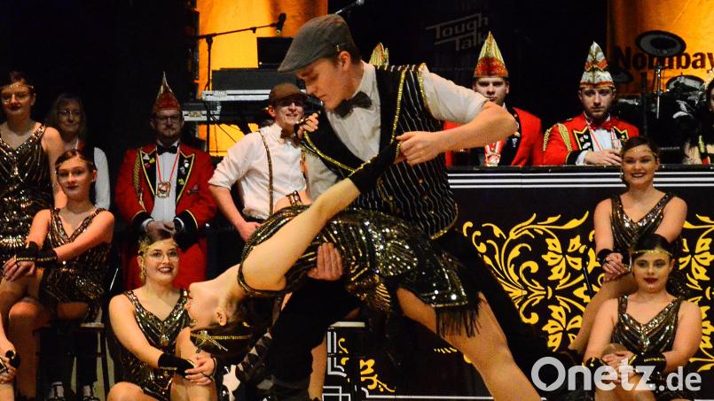 Die Narrhalla Windischeschenbach beeindruckte mit Showtanz zum Thema &quot;Die goldenen Zwanziger&quot;. Bild: Kunz