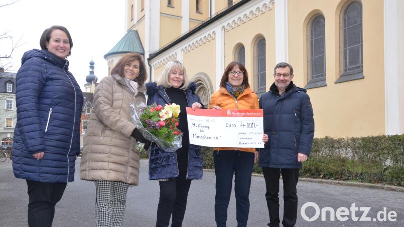 Freuen sich, dass Schülern und Studenten in Südindien geholfen wird (von links): Astrid Karl, Barbara Dietz, Marianne Rüb, Theresia Rewitzer und Peter Pollinger. Bild: Kunz