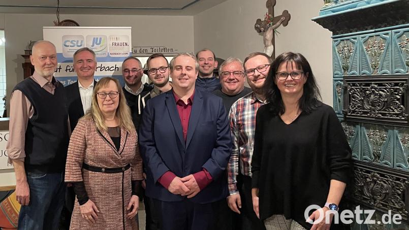 Wahlen standen bei der CSU in Auerbach an: (vordere Reihe, von links) Helga Wittmann-Trenz, Bernhard Hinteregger, Helmut Kormann, Markus Neukam, Birgit Barth, (hintere Reihe, von links) Klaus Riede, Landtagsabgeordneter Harald Schwartz, Stefan Egerer, Fabian Gottschalk und Thomas Kormann. Bild: Klaus Riede/exb