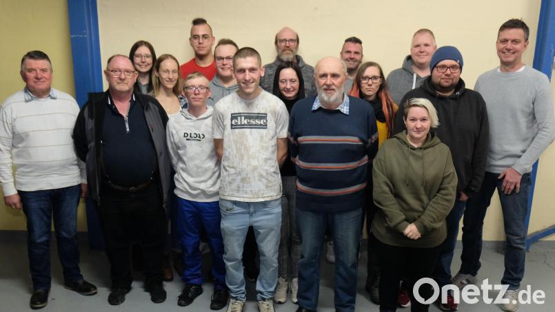 Zu einer deutlichen Verjüngung der Vorstandschaft kam es bei den Speinsharter und Tremmersdorfer Kleintierzüchtern. Neuer Vorsitzender ist Lukas Edl (Achter von links). Bild: do