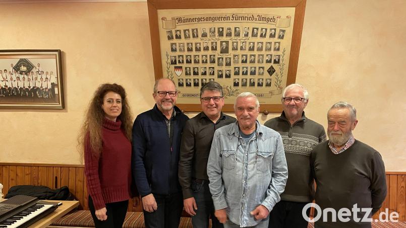 Neuwahlen standen beim Männergesangverein Fürnried an. Von links Chorleiterin Jana Müller, der neue Kassier Roland Fillep, Vorsitzender Jochen Kellner-Bodendörfer, Notenwart Reinhard Küfner, stellvertretender Vorsitzender Heiner Maul und Schriftführer Peter Bodendörfer. Bild: Männergesangverein Fürnried/exb