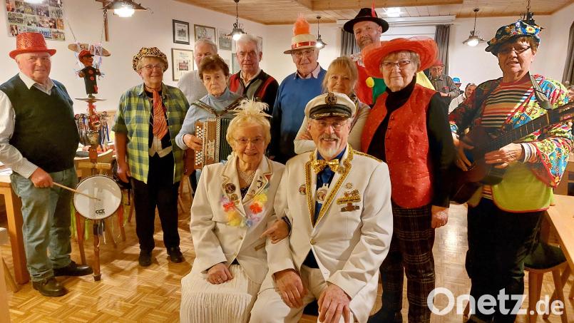 Beim Musikanten-Fasching traten die Musiker und Sänger in Kostümen auf. Bild: Böhm/exb