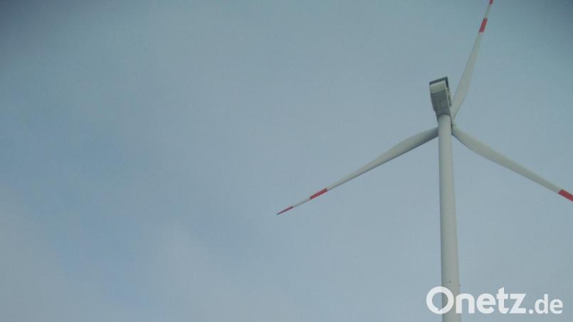 Noch steht nur ein Windrad allein auf dem Süßer Berg bei Hahnbach. In Zukunft könnte es Gesellschaft von weiteren Anlagen bekommen. Bild: mma