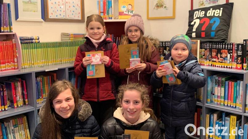 Die Bücherei in Kastl belohnte die Vielleser des Jahres 2022: (hinten von links) Laura Haas, Nele Neuner, Noah Wenning, (vorne von links) Julia Bayer und Hannah Sieber. Bild: rpp