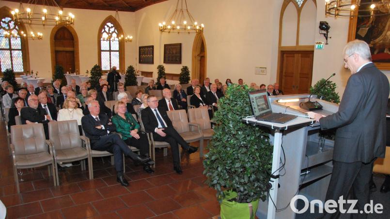 Im historischen Rathaussaal feierte die Casino-Gesellschaft ihr 220-jähriges Bestehen. Den Festvortrag hielt Andreas Erb, der Leiter des Amberger Stadtarchivs. Bild: gsp
