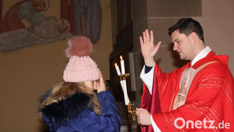 Auch in der Pfarrei Hl. Dreifaltigkeit wurde von Kaplan Matthias Strätz der von den Gläubigen hoch gehaltene Brauch des &quot;Blaselns&quot; heuer wieder gepflegt. Bild: ads