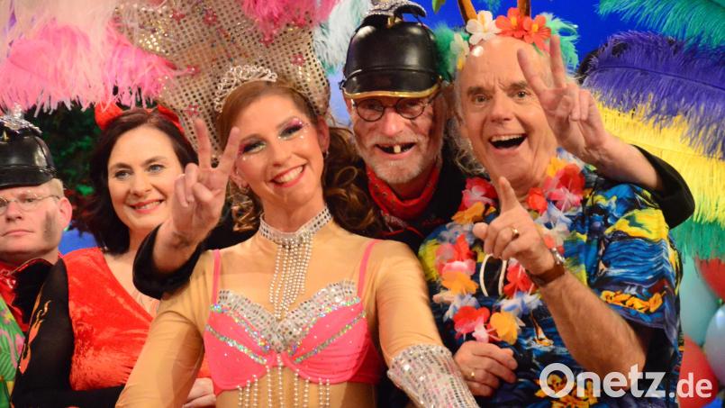 Na klar, die Altneihauser Feierwehrkapell&#039;n ist 2023 mit dabei beim Frankenfasching. Kommandant Norbert Neugirg (Zweiter von rechts) bei einem der Auftritte in Veitshöchheim. Archivbild: Kunz