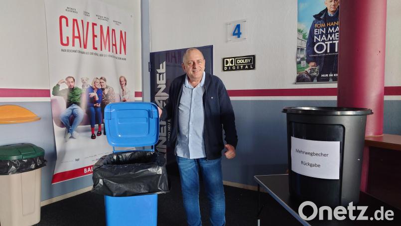 Im Cineplanet in Tirschenreuth gibt es seit kurzem ein Mehrwegsystem. Müll gibt es seither weniger im Kino. Betreiber Michael Neidhardt testet die Umstellung derzeit in Tirschenreuth und will dann das System auch in Marktredwitz einführen. Bild: lue