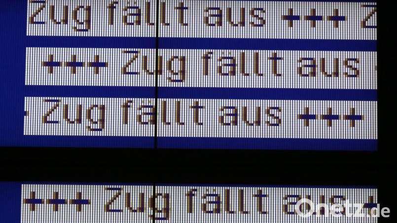 Aktuell kommt es laut Deutscher Bahn zu Verspätungen und Zugausfällen. Symbolbild: Bernd Wüstneck dpa