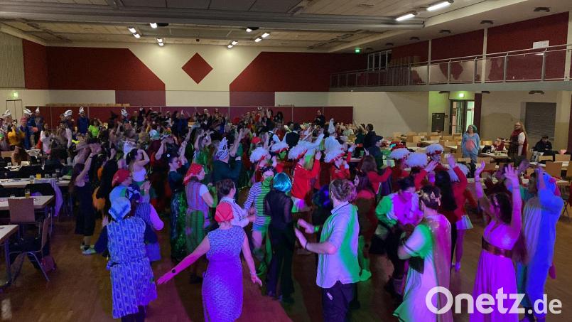 Die Tanzfläche war beim Maskenball der Faschingsgesellschaft Nabburg stets gut gefüllt. Bild: S. Wisgickl/exb