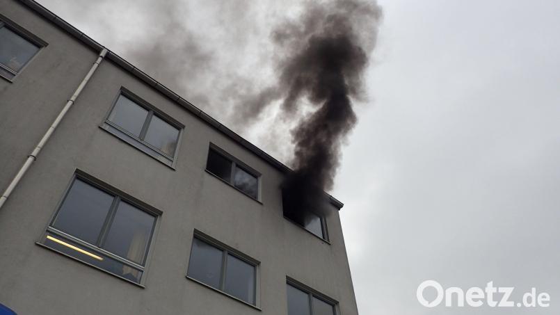 In einer Schule in Regensburg hat es auf einer Toilette gebrannt. Bild: Amt für Brand- und Katastrophenschutz Stadt Regensburg