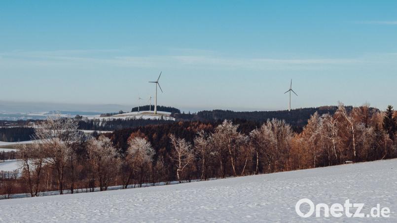 Windräder drehen sich in der Nähe von Bärnau. Wie viele neue Anlagen in der Gemeinde künftig gebaut werden, war eines der Themen in der Bürgerversammlung. Archivbild: Susanne Forster