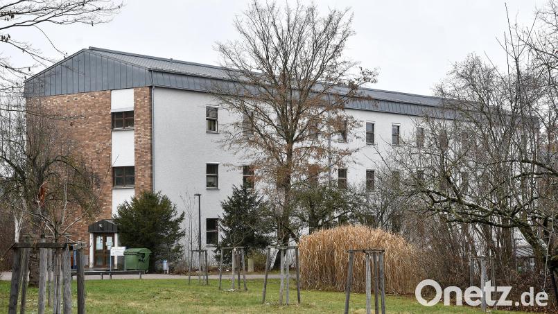 Das Dienstgebäude des Landkreises in der Hockermühlstraße bekommt eine neue Heizanlage. Der Bau- und Planungsausschuss genehmigte den Austausch und entschied sich für eine Hackschnitzelanlage. Archivbild: Petra Hartl