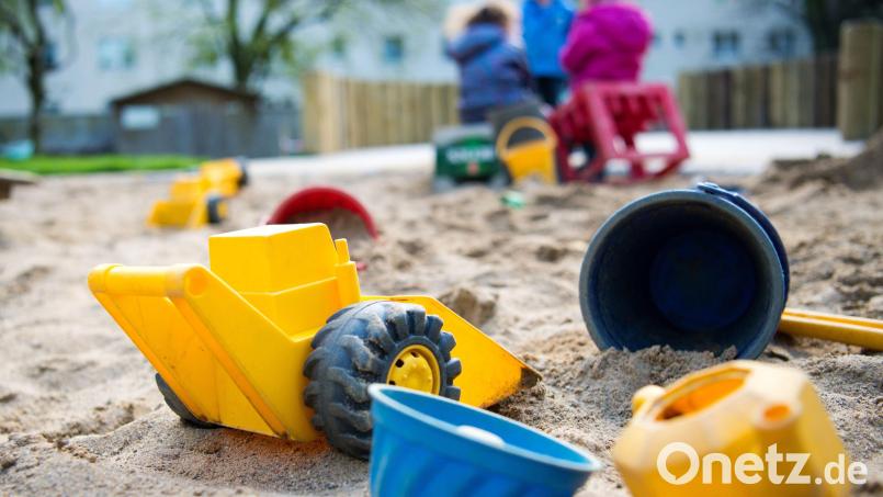 Der Reuther Spielplatz soll mit einem Sandspielzeug aufgewertet werden. Symbolbild: Monika Skolimowska/dpa