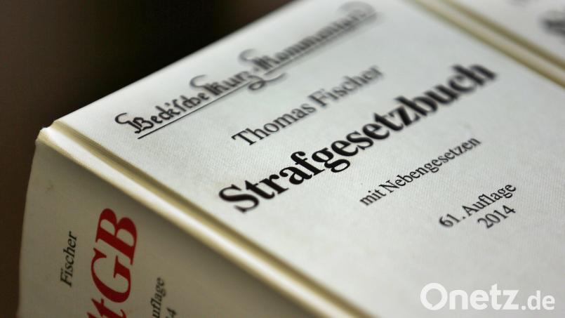 Das Schwandorfer Amtsgericht ahndet einen Fall von Kinderpornografie. Symbolbild: Oliver Berg/dpa