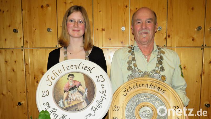 Beim Königsschießen wurde Laura Prüfling Schützenliesl und Xaver Meier Schützenkönig. Bild: Xaver Meier/exb