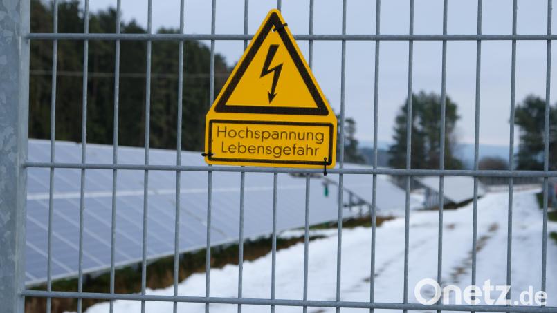 Für &quot;Hochspannung&quot; sorgt der geplante Bau eines PV-Freiflächen-Sonnenkraftwerks im Gemeindebereich Kirchenthumbach. Besonders der Verlust wertvoller landwirtschaftlicher Flächen wird von einigen Stellen kritisiert. Bild: do