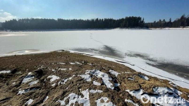 Eisbildung am Liebensteinspeicher. Das WWA Weiden warnt vor dem Betreten der Eisflächen. Bild: WWA Weiden/exb