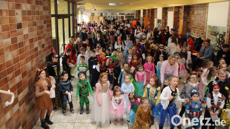 Vergnügliche Stunden verbrachten die kleinen Besucher beim Kinderfasching in Schmidgaden. Bild: Ries/exb