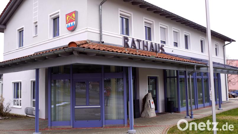 Der Umbau des Sparkassengebäudes zum Rathaus kam teurer als es der Haushaltsansatz vorgesehen hat. Bild: bkr