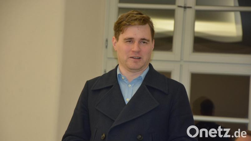 Florian Wollenberg (Firma Südwerk) berichtete von möglichen 1,6 Millionen Euro Einnahmen für die Gemeinde. Bild: jr