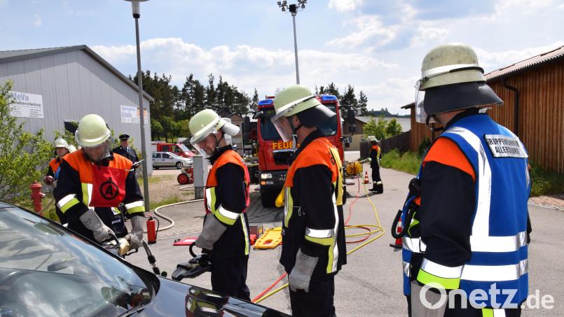 Auf die Ausbildung der aktiven Feuerwehrleute wird großer Wert gelegt. Verschiedene Ausbildungsthemen und Leistungsabzeichen gehören dazu. Bild: bö
