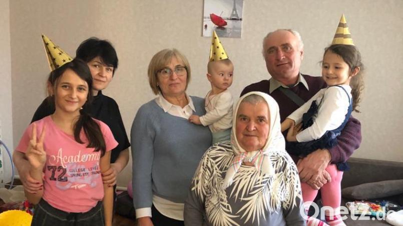 Auch in Liudmylas Familie in der Ukraine wird Fasching gefeiert. Richtige Stimmung kommt dabei nicht auf. Bild: Liudmyla Erhardt/exb