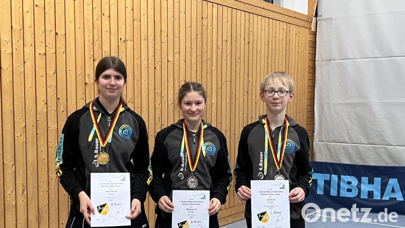 Die Hahnbacher Sophia Ziegler, Anna Pickel und Samuel Grünwald (von links) überzeugten beim 1. Bezirksranglistenturnier. Bild: Josef Bauer
