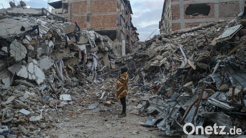 Über 30.000 Menschen sollen bei dem Erdbeben im türkisch-syrischen Grenzgebiet bisher ums Leben gekommen sein. Etliche haben alles verloren und kein Dach mehr über dem Kopf. Auch viele Weidener haben Verwandte und Freunde in dem Erdbebengebiet. Bild: Can Ozer/dpa