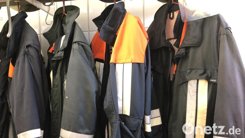 Der Ersatz von Schutzanzügen macht einen großen Batzen bei den fast 90.000 Euro für die Bedarfsliste der Birgland-Feuerwehren im Jahr 2023 aus. Symbolbild: Heike Unger
