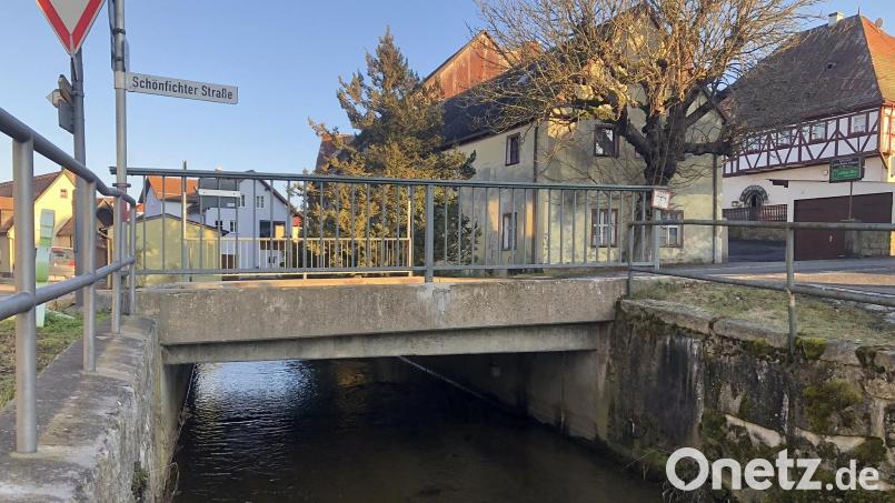 Ab nächster Woche wird die Netzbachbrücke in Falkenberg für längere Zeit halbseitig gesperrt. Bild: wro