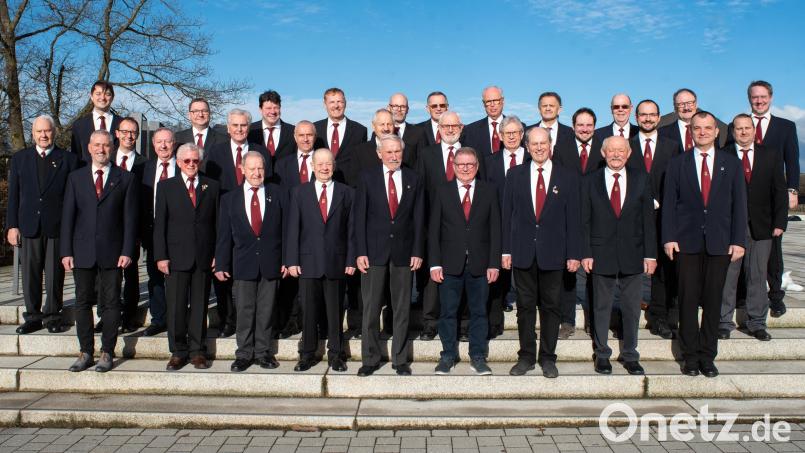 Die Sänger des Männergesangsverein „Frohsinn“ Schirmitz mit Chorleiter Wolfgang Ziegler (ganz rechts) Bild: Lilly Schaber /exb