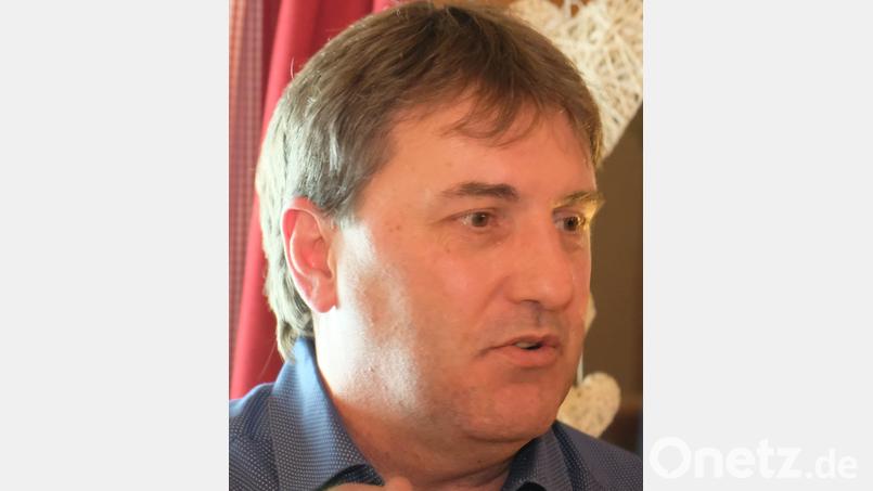 "Wir haben im Marktgemeinderat ein Problem, weil Beschlüsse nicht zeitnah umgesetzt werden", sagt Ewald Plößner, CWG-Vorsitzender und Zweiter Bürgermeister. Bild: do