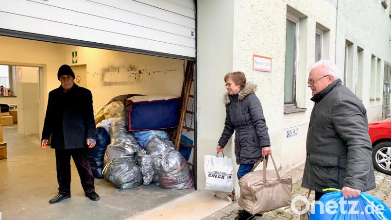 In einem Lagerraum im Rückgebäude der alten Hauptpost in Weiden können Hilfsgüter für die Erdbebenopfer in der Türkei abgegeben werden. Bild: Gabi Schönberger
