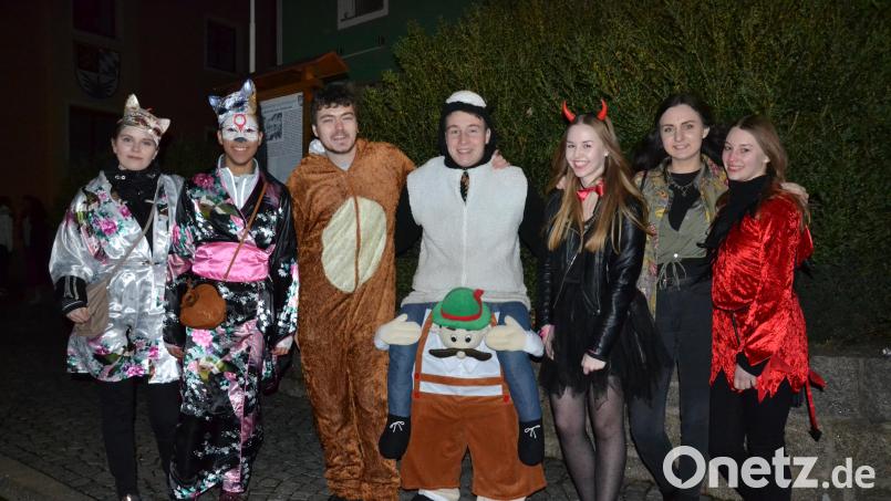 Lustig ist die Fasenacht, heißt es am „Naschn Pfinsta“ in Moosbach. Archivbild: gi