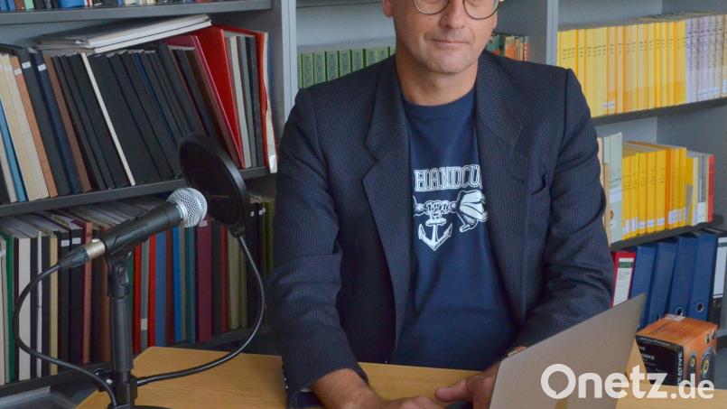 Säm Wagner, Popularmusikbeauftragter des Bezirks Oberpfalz, bietet in der Pandemie Online-Workshops an. Bild: Günter Bonack