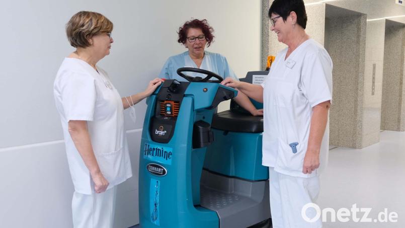 Die erste autonome Reinigungsmaschine im Klinikum ist bereits im Einsatz. Bild: Klinikum/Dietl/exb