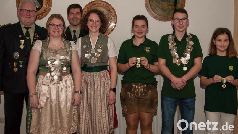 Die neuen Würdenträger des Schützenvereins „Glück-Auf“ Stulln sind (von links) Joseph Bierler, Julia Peltzer, Johann Vetter, Theresia Bierler Lena Radlsteiner, Dominik Schwandtner und Marie Attenberger. Bild: Martin Eules/exb
