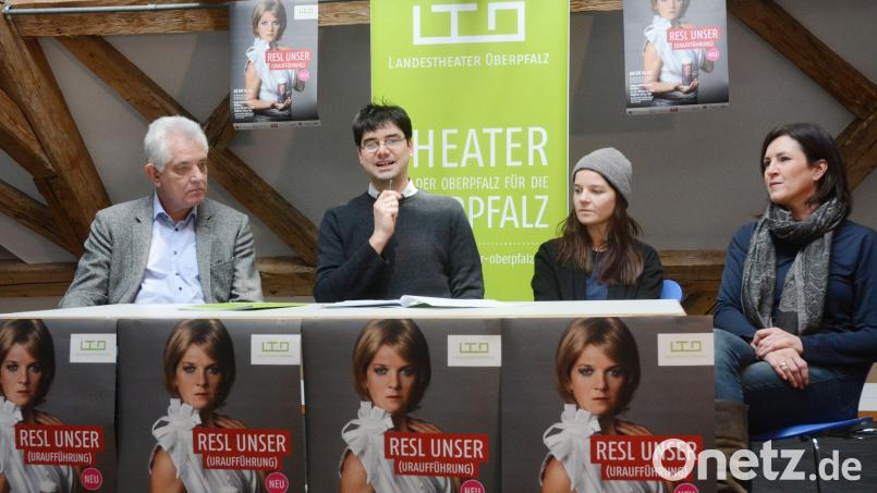 Sie gehen das Thema Resl von Konnersreuth mit Respekt an (von links): Autor Bernhard Setzwein, Regisseur Till Rickelt und die Darstellerinnen Doris Hofmann und Claudia Lohmann. Bild: Gabi Schönberger