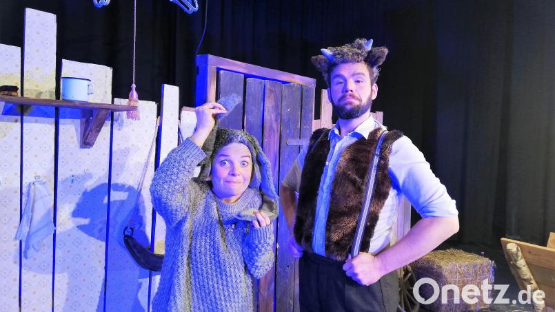 Doris Hofmann und Johannes Aichinger stehen als Ox und Esel auf der Bühne und werden viermal im Online-Stream zu sehen sein. Bild: stg