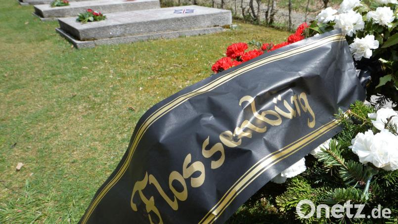 Im Gedenken an die russischen und belarussischen OPfer des Konzentrationslagers werden am Sonntag in Flossenbürg Kränze niedergelegt. Auf den Schleifen werden aber keine Symbole der beiden Staaten zu sehen sein. Bild: Timm Schamberger/dpa