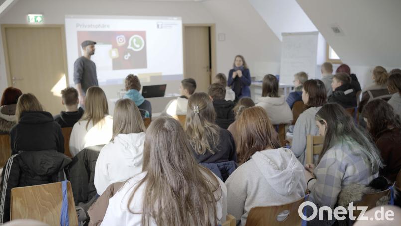Zum „Safer Internet Day“ hat das Jugendmedienzentrum T1 Acht- und Neuntklässler als Internet-Tutoren ausbildet. Bild: Jugendmedienzentrum/exb