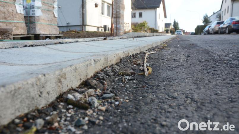 Straßenausbau kann teuer werden – vormals insbesondere auch für die Anlieger. Wer kurz vor der Neuregelung Beiträge bezahlt hat, könnte einen Teil davon zurückerhalten. Doch das ist gar nicht so leicht. Symbolbild: Gabi Schönberger