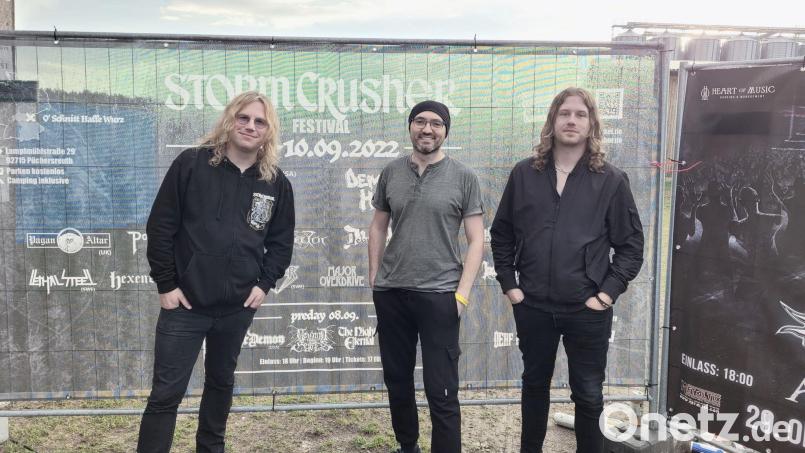 Major Overdrive: Mathias Kiener am Bass, Jan Gresser am Schlagzeug und Max Müller an der Gitarre haben es sich zum Ziel gesetzt, dass klassischer Hardrock und Metal auch 2022 angesagt bleiben. Bild: Christian Müller/exb