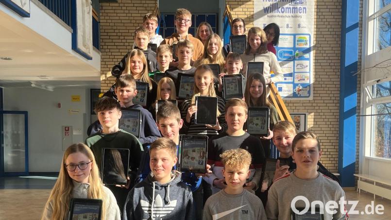 Die Klasse 7d der Naabtal-Realschule belegte den zweiten Platz bei der &quot;Helbling Read &amp; Listen Challenge 2022“. Bild: Alexander Frey/exb