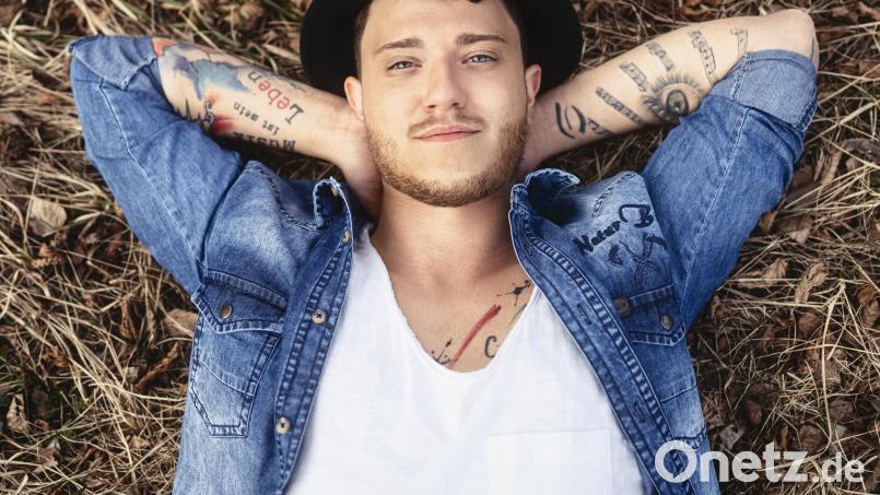 Max Weidner ist mit seiner neuen Single "Schau ma moi" auf Platz 1 bei "BR Schlager". Bild: Enes Kucevic/exb
